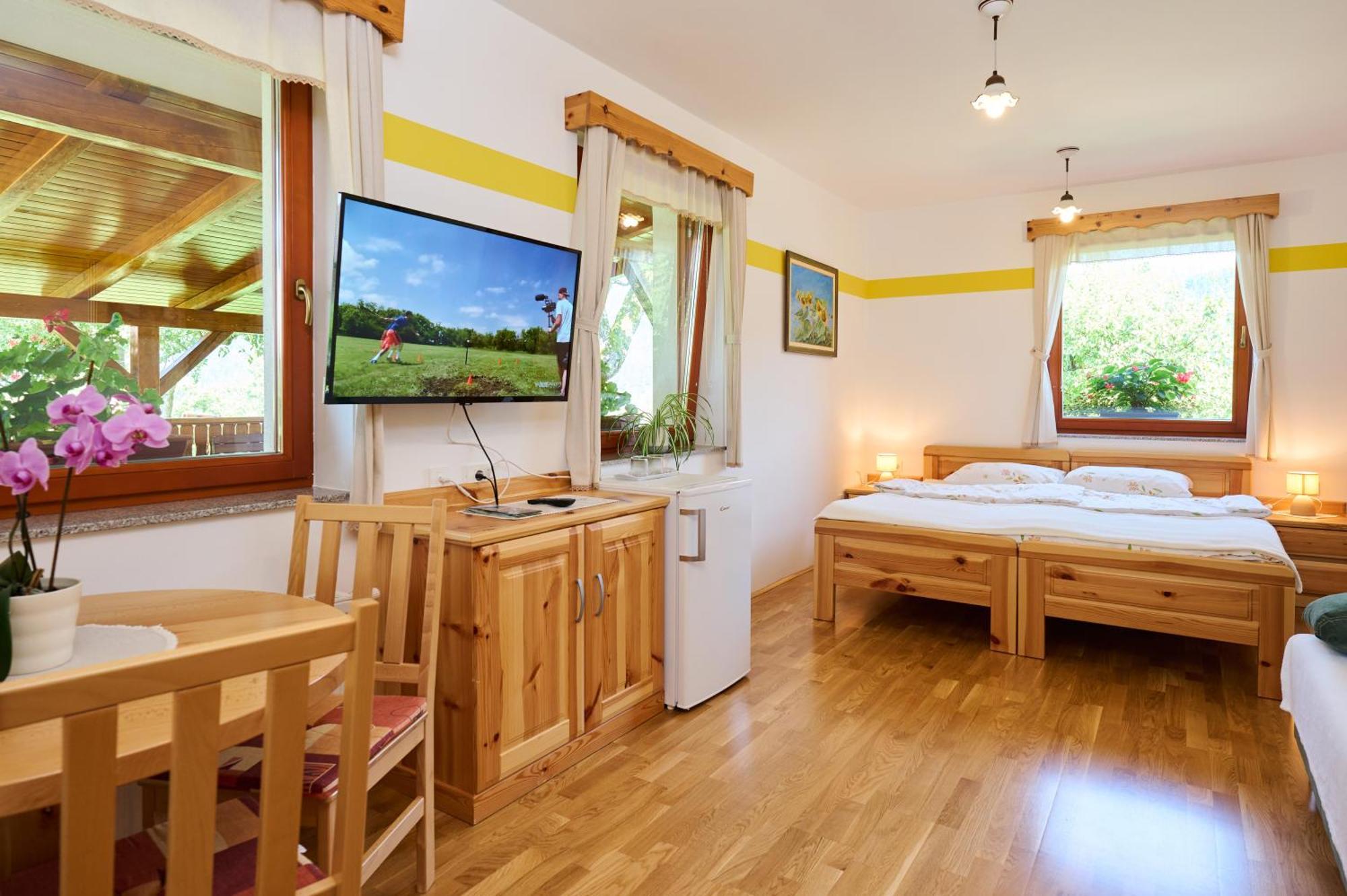 Apartments Organic Tourist Farm Gradisnik Prevalje Exterior foto